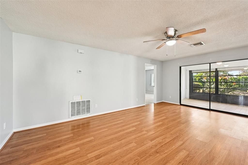 For Sale: $194,900 (2 beds, 2 baths, 1529 Square Feet)