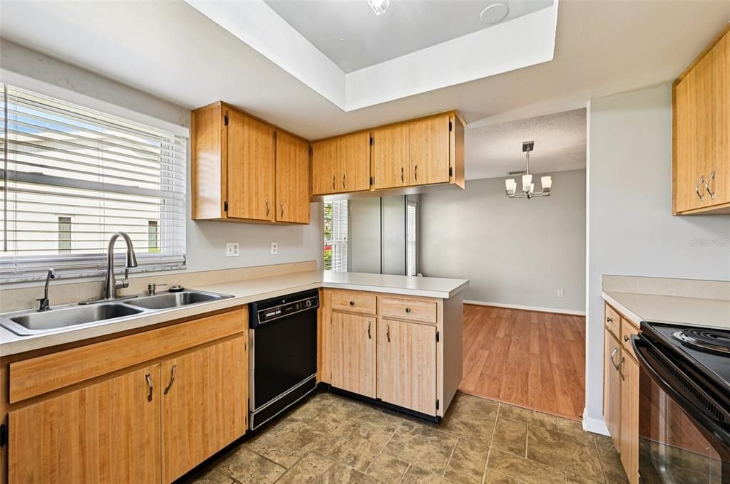 For Sale: $194,900 (2 beds, 2 baths, 1529 Square Feet)