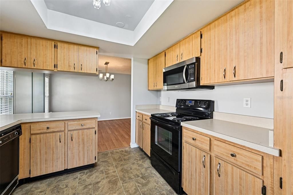 For Sale: $194,900 (2 beds, 2 baths, 1529 Square Feet)