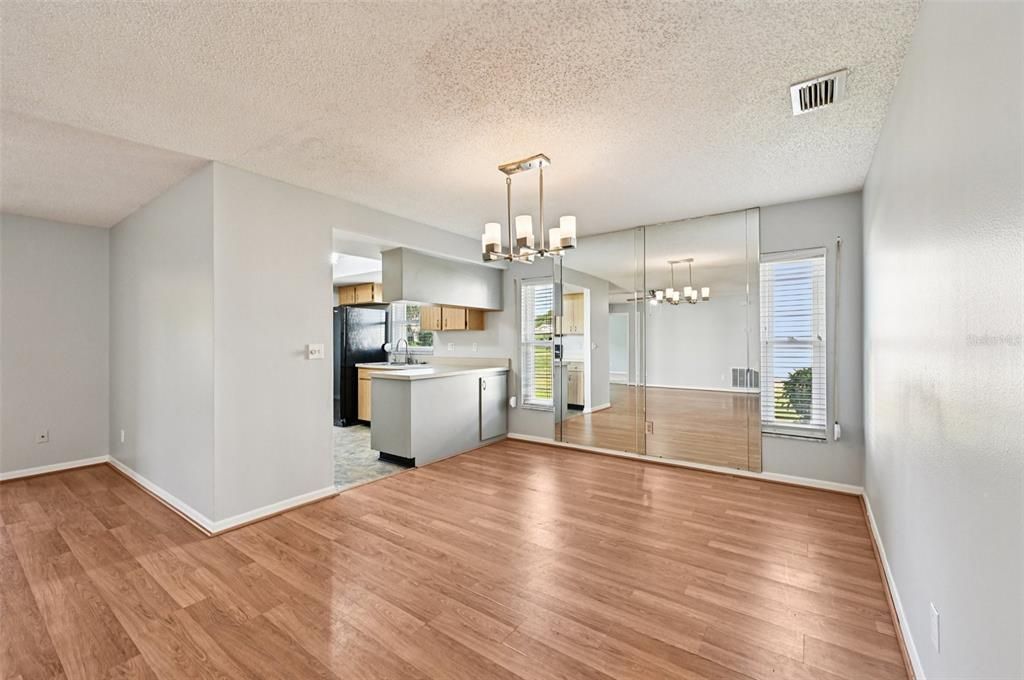 For Sale: $194,900 (2 beds, 2 baths, 1529 Square Feet)