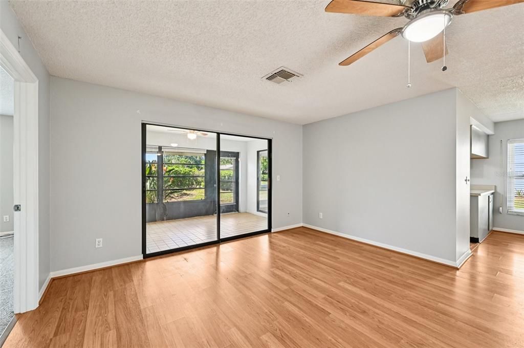 For Sale: $194,900 (2 beds, 2 baths, 1529 Square Feet)