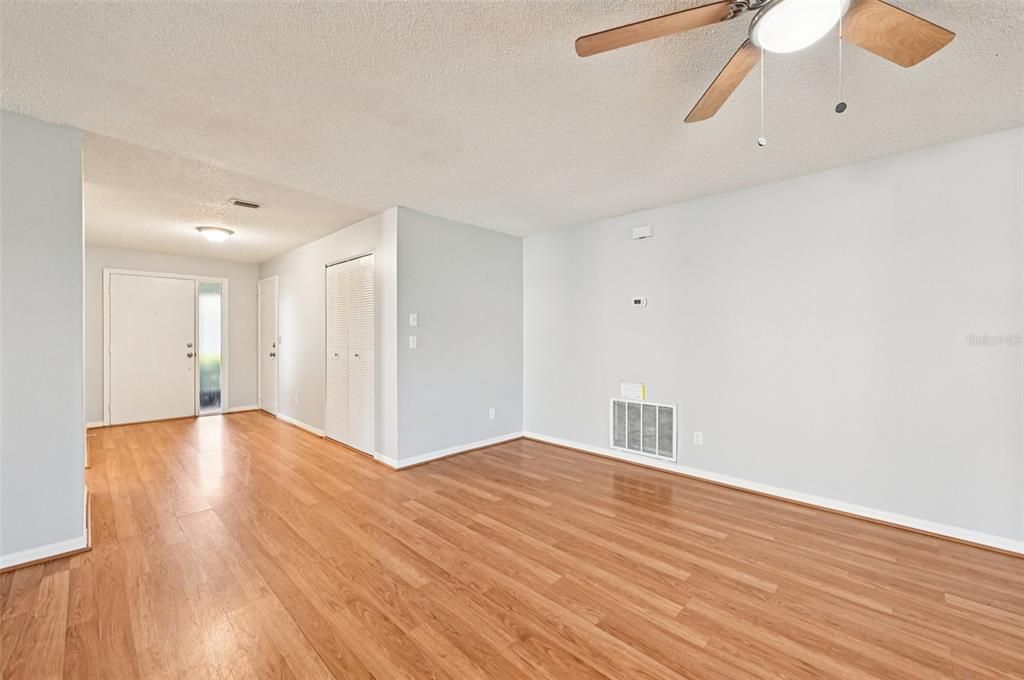 For Sale: $194,900 (2 beds, 2 baths, 1529 Square Feet)