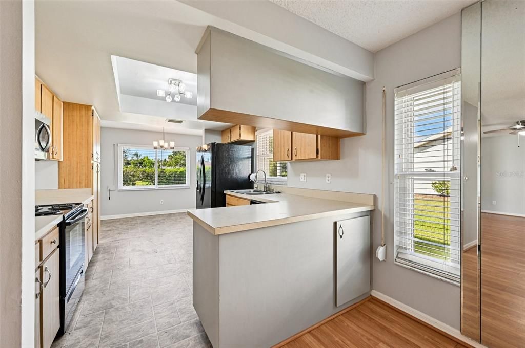 For Sale: $194,900 (2 beds, 2 baths, 1529 Square Feet)