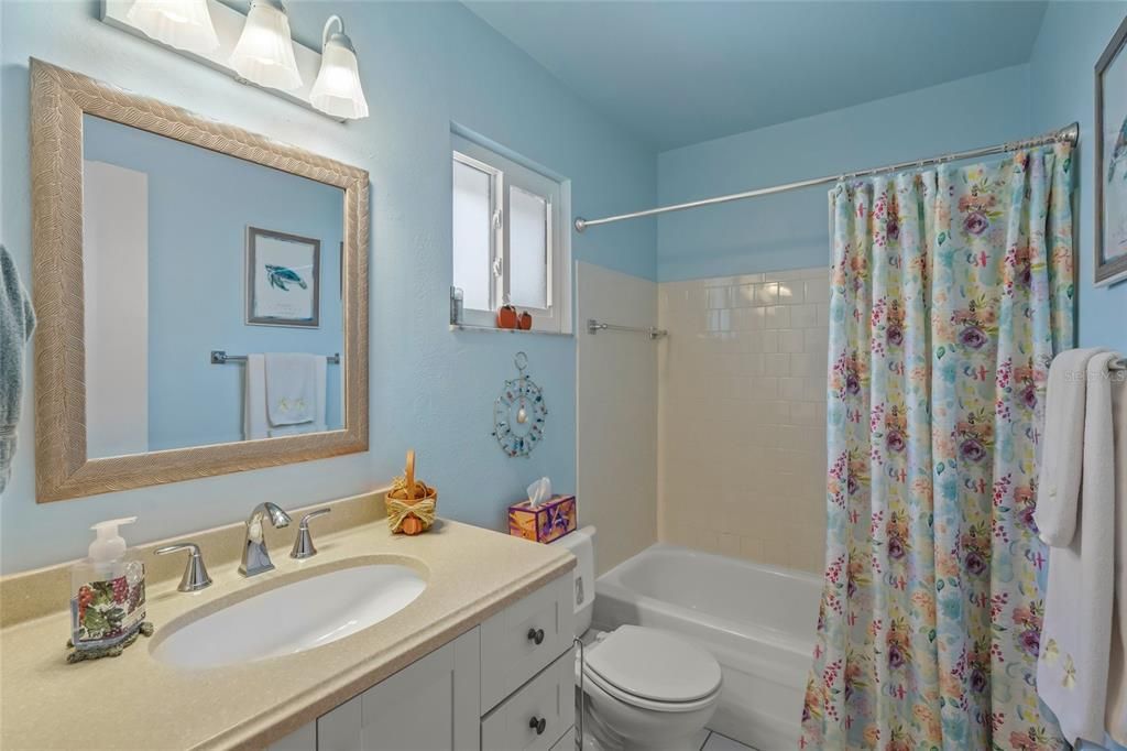 待售: $239,000 (2 贝兹, 2 浴室, 1372 平方英尺)