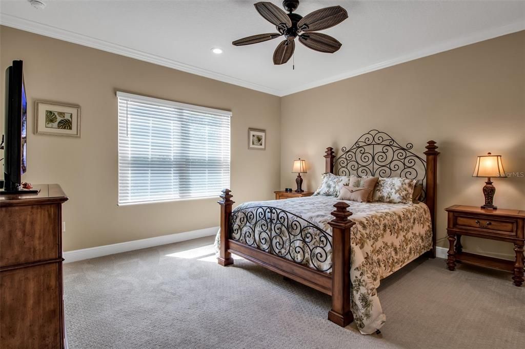 Activo con contrato: $459,000 (3 camas, 2 baños, 1832 Pies cuadrados)