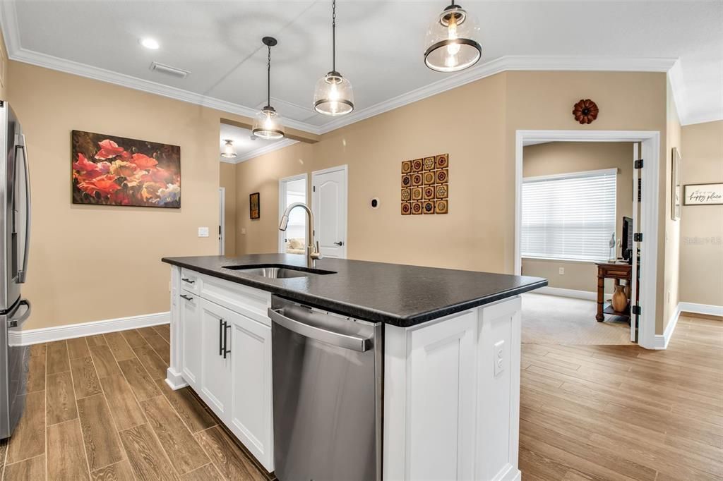 Activo con contrato: $459,000 (3 camas, 2 baños, 1832 Pies cuadrados)