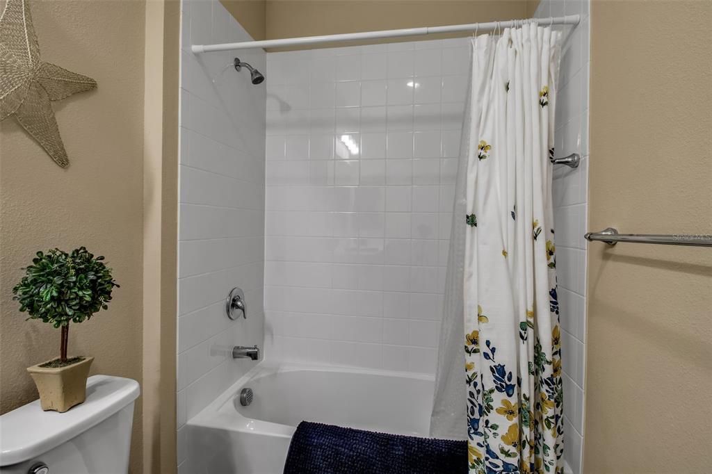 Activo con contrato: $459,000 (3 camas, 2 baños, 1832 Pies cuadrados)