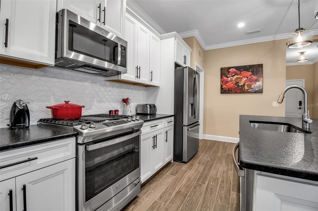 Activo con contrato: $459,000 (3 camas, 2 baños, 1832 Pies cuadrados)