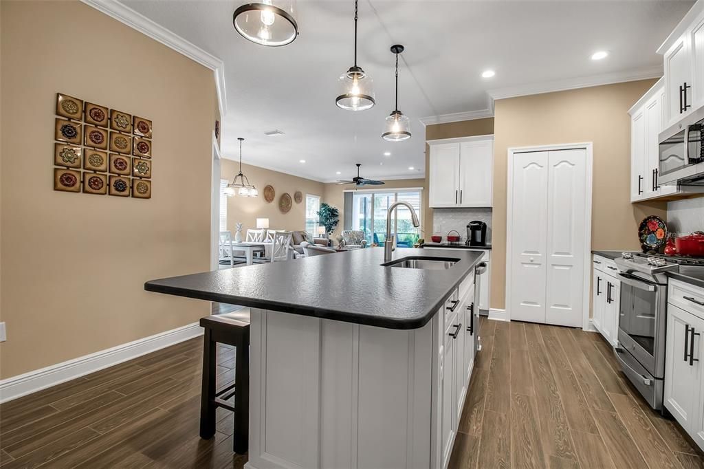 Activo con contrato: $459,000 (3 camas, 2 baños, 1832 Pies cuadrados)