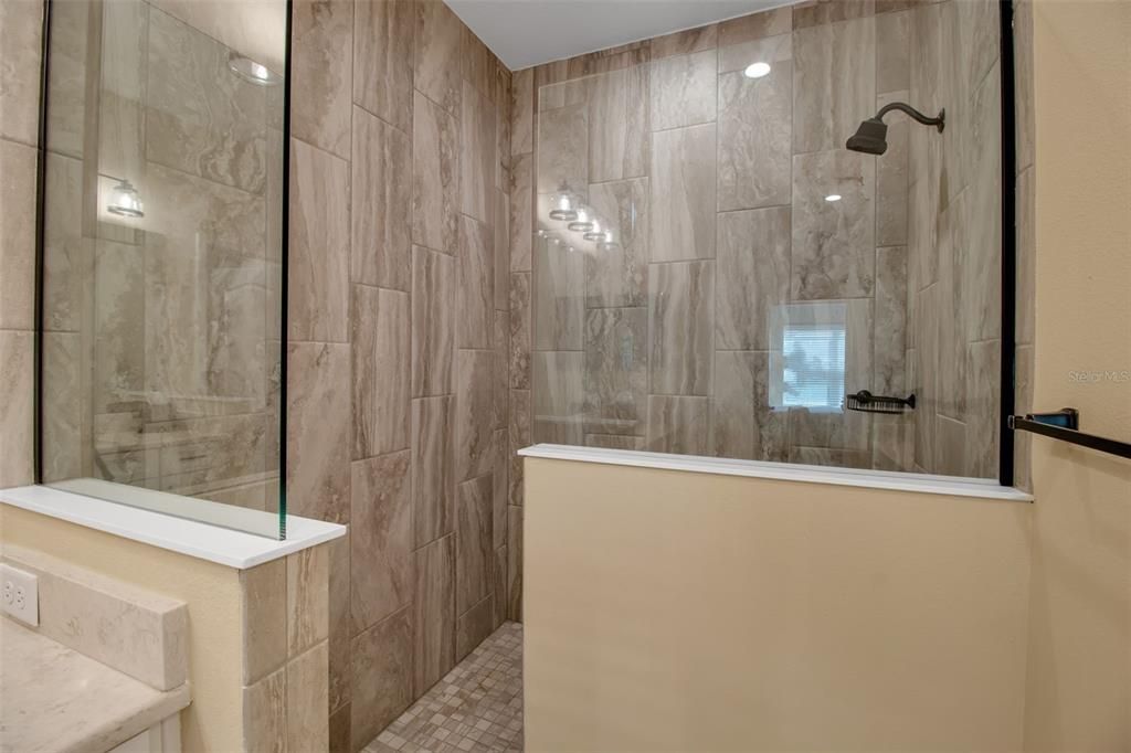 Activo con contrato: $459,000 (3 camas, 2 baños, 1832 Pies cuadrados)