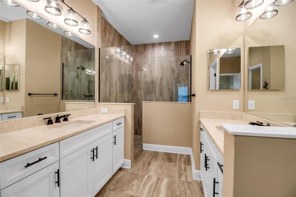 Activo con contrato: $459,000 (3 camas, 2 baños, 1832 Pies cuadrados)