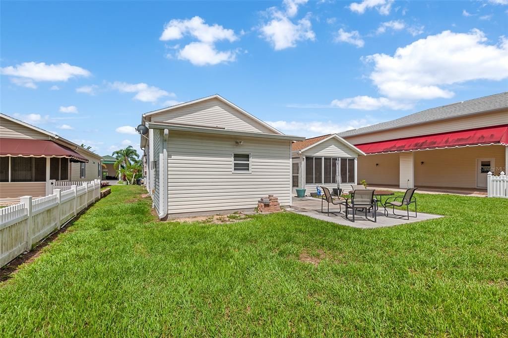 合同活跃: $299,900 (2 贝兹, 2 浴室, 1293 平方英尺)