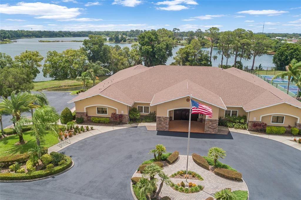 合同活跃: $299,900 (2 贝兹, 2 浴室, 1293 平方英尺)