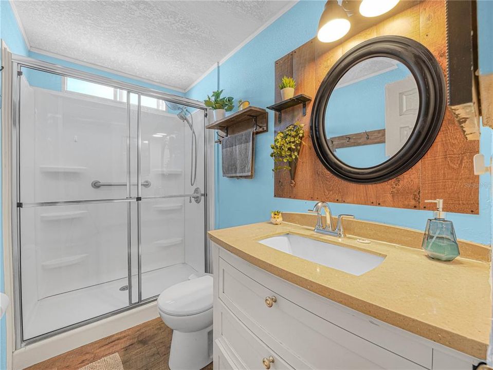 合同活跃: $219,000 (3 贝兹, 1 浴室, 1056 平方英尺)