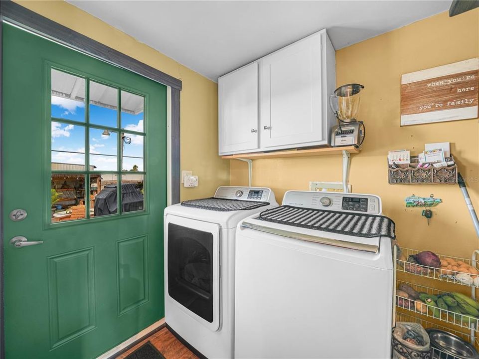 合同活跃: $219,000 (3 贝兹, 1 浴室, 1056 平方英尺)