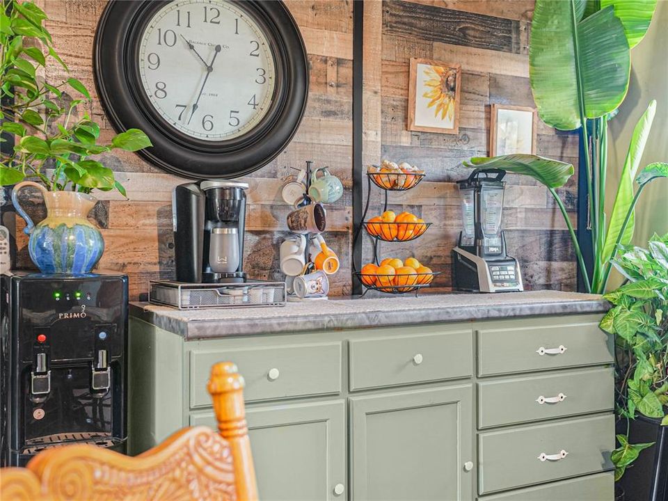 合同活跃: $219,000 (3 贝兹, 1 浴室, 1056 平方英尺)