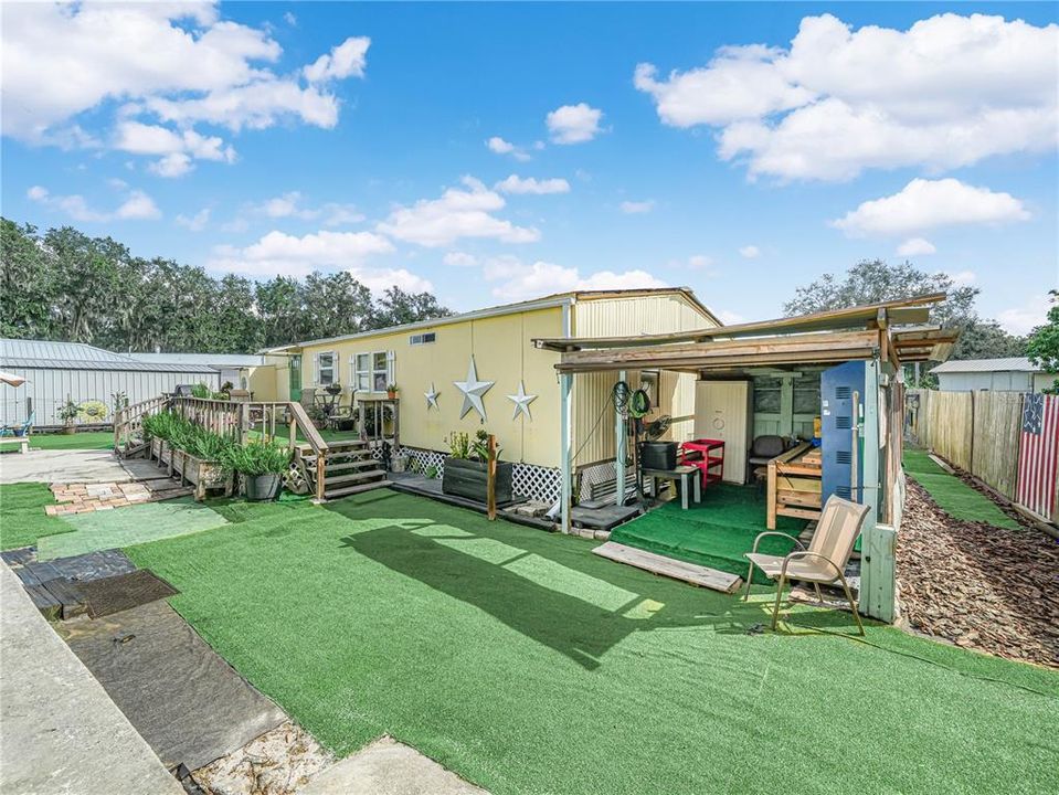 合同活跃: $219,000 (3 贝兹, 1 浴室, 1056 平方英尺)