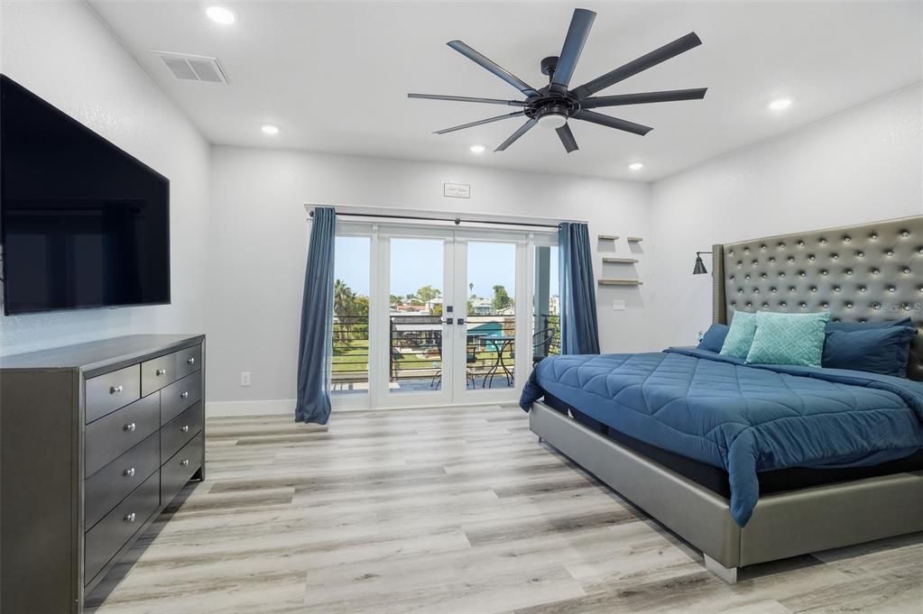 For Sale: $1,150,000 (3 beds, 2 baths, 2321 Square Feet)