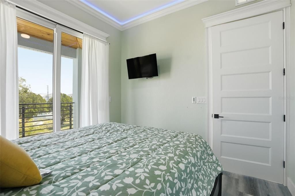 For Sale: $1,150,000 (3 beds, 2 baths, 2321 Square Feet)