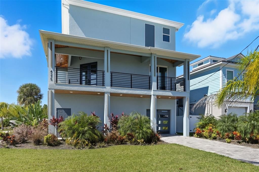 For Sale: $1,150,000 (3 beds, 2 baths, 2321 Square Feet)