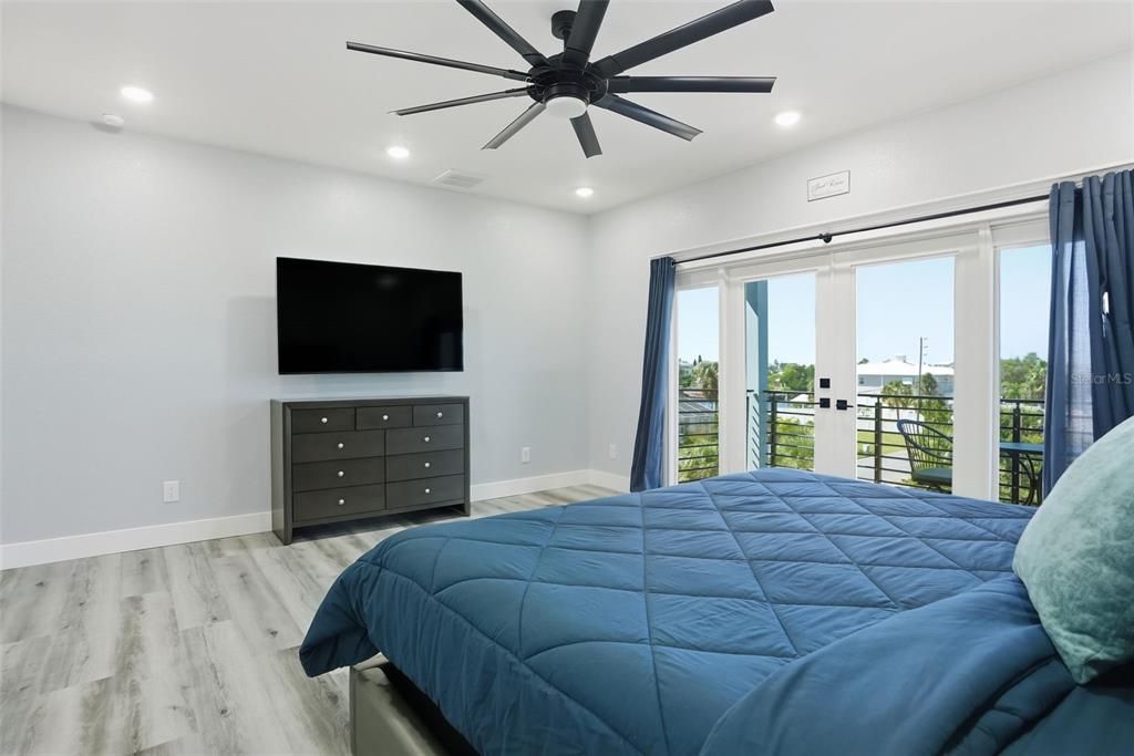 For Sale: $1,150,000 (3 beds, 2 baths, 2321 Square Feet)