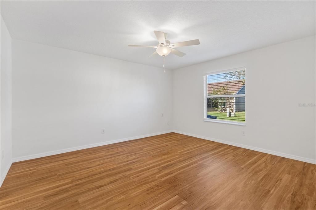 Activo con contrato: $357,500 (3 camas, 2 baños, 1418 Pies cuadrados)