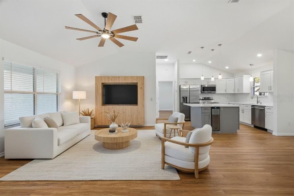 Activo con contrato: $357,500 (3 camas, 2 baños, 1418 Pies cuadrados)