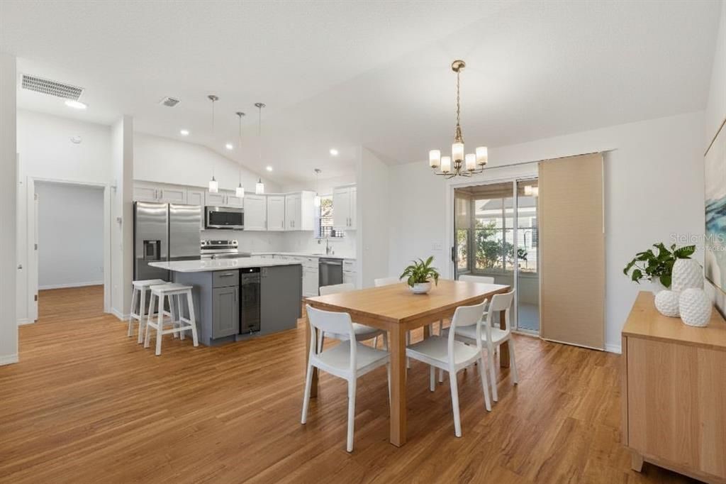 Activo con contrato: $357,500 (3 camas, 2 baños, 1418 Pies cuadrados)