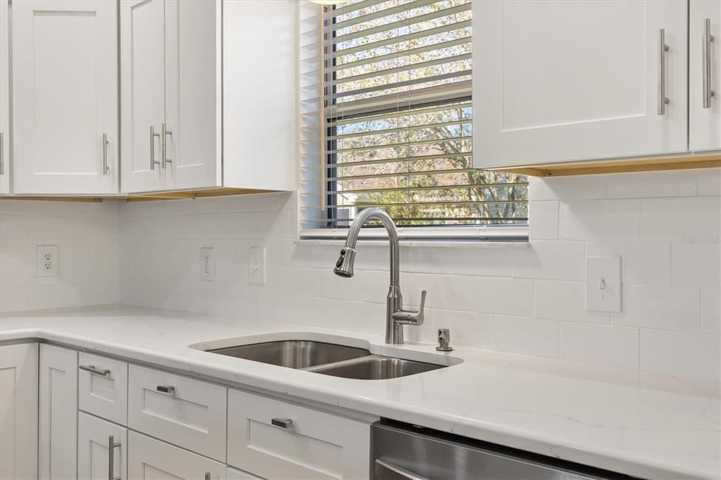 Activo con contrato: $357,500 (3 camas, 2 baños, 1418 Pies cuadrados)