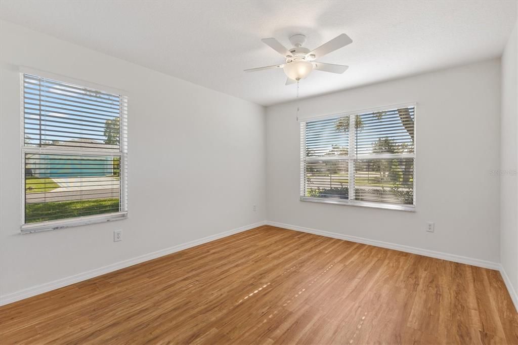 Activo con contrato: $357,500 (3 camas, 2 baños, 1418 Pies cuadrados)