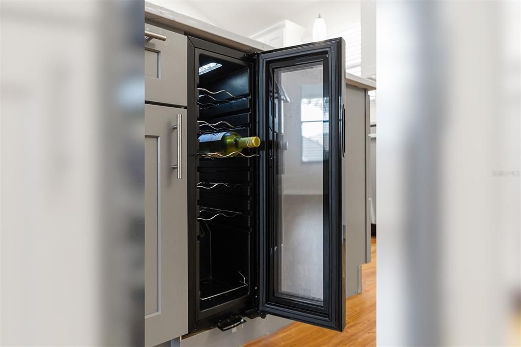 Activo con contrato: $357,500 (3 camas, 2 baños, 1418 Pies cuadrados)