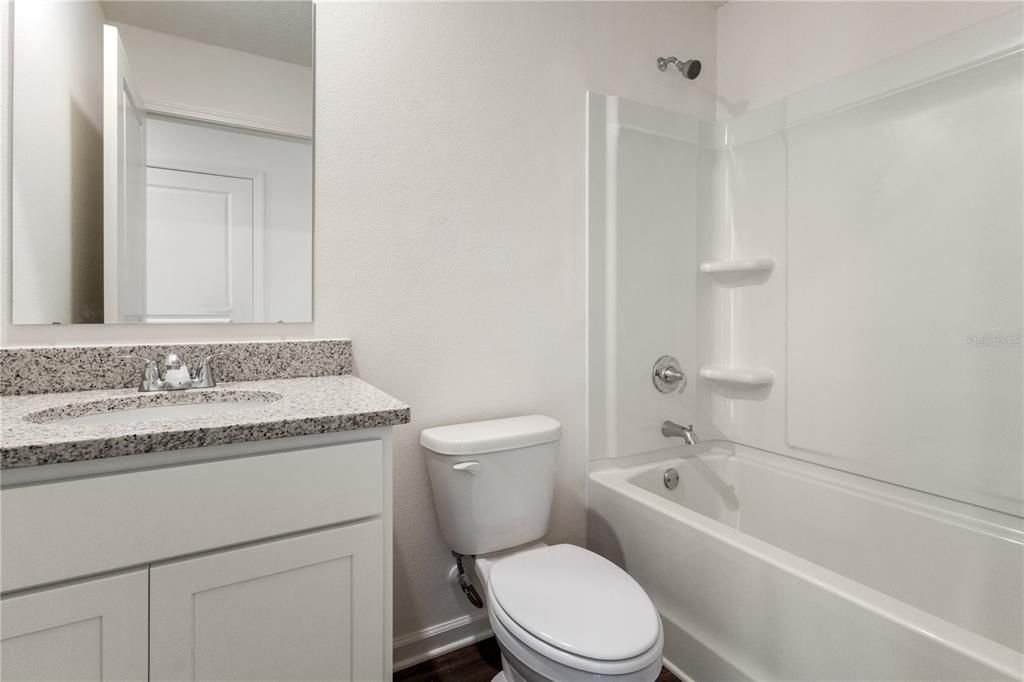 Activo con contrato: $222,888 (3 camas, 2 baños, 1114 Pies cuadrados)