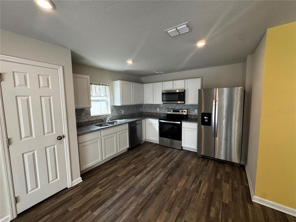 For Rent: $1,750 (3 beds, 2 baths, 1265 Square Feet)