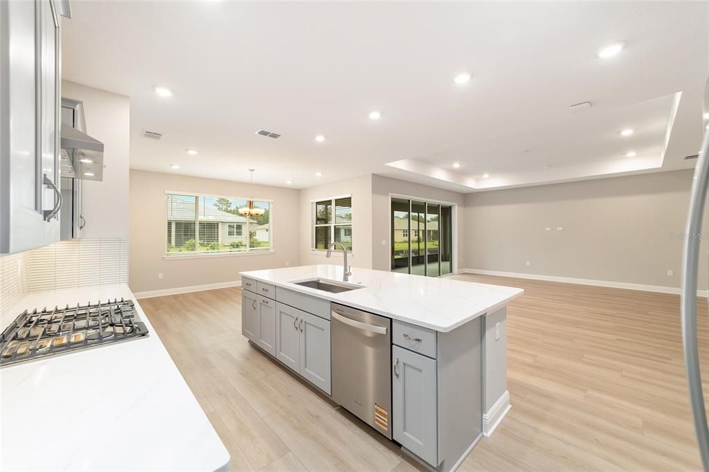 For Sale: $470,000 (3 beds, 3 baths, 2373 Square Feet)