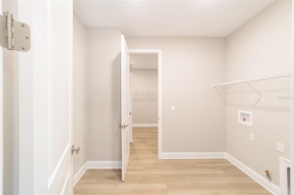 For Sale: $470,000 (3 beds, 3 baths, 2373 Square Feet)