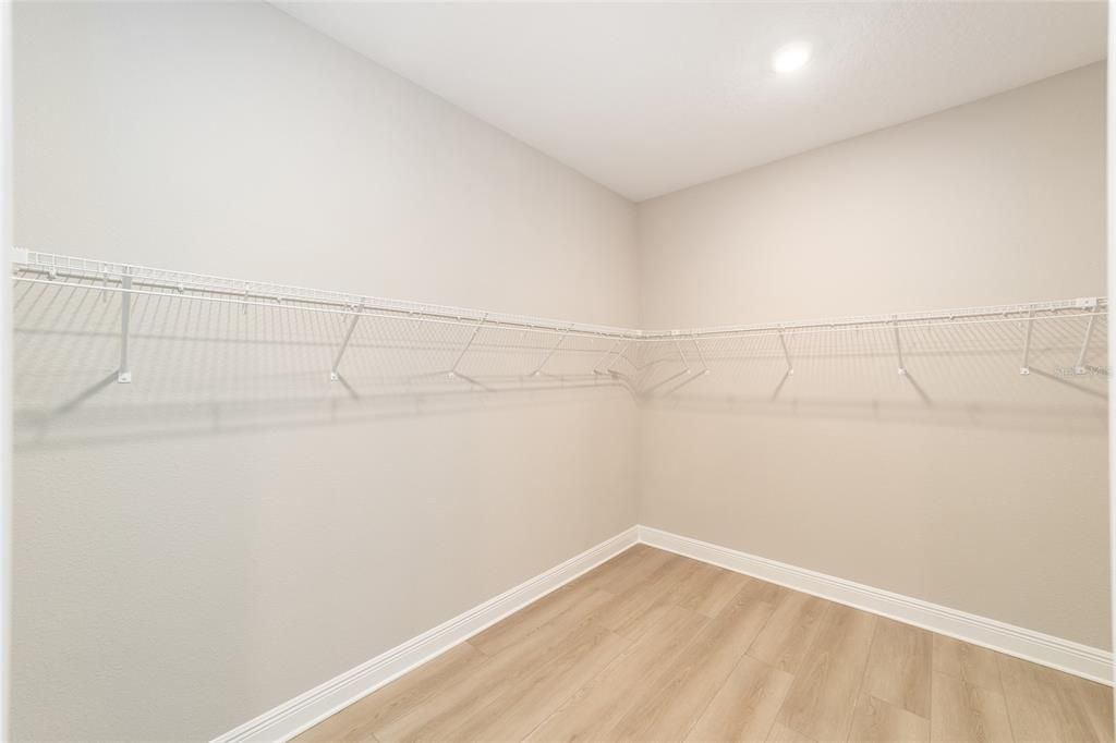 For Sale: $470,000 (3 beds, 3 baths, 2373 Square Feet)