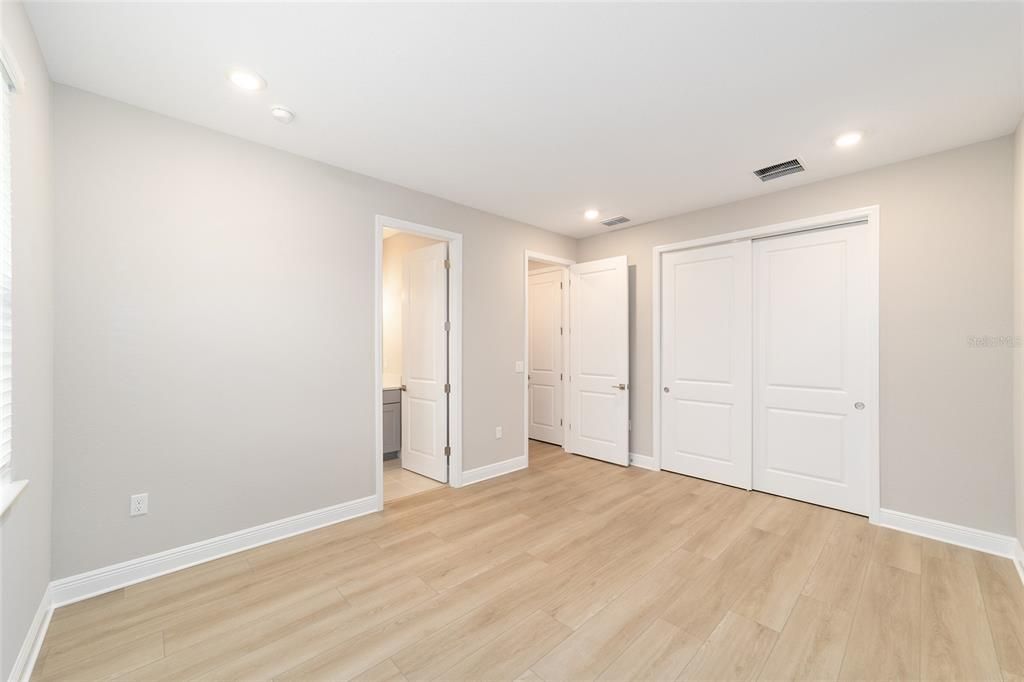 For Sale: $470,000 (3 beds, 3 baths, 2373 Square Feet)