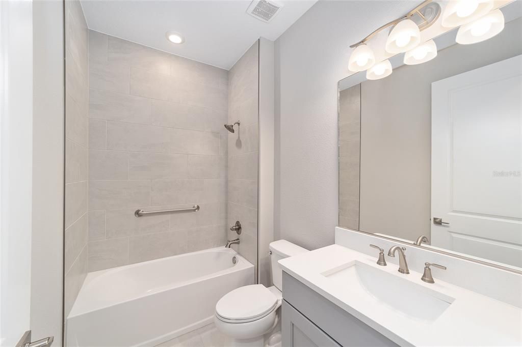 For Sale: $470,000 (3 beds, 3 baths, 2373 Square Feet)