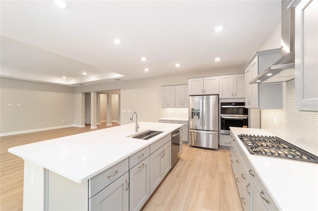 For Sale: $470,000 (3 beds, 3 baths, 2373 Square Feet)