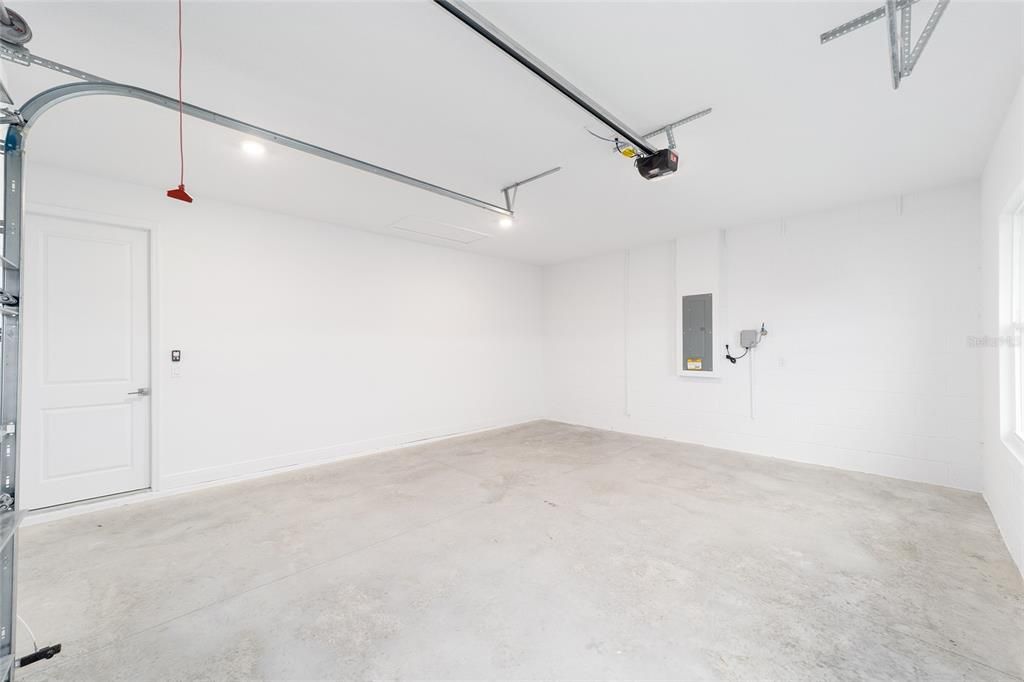 For Sale: $470,000 (3 beds, 3 baths, 2373 Square Feet)