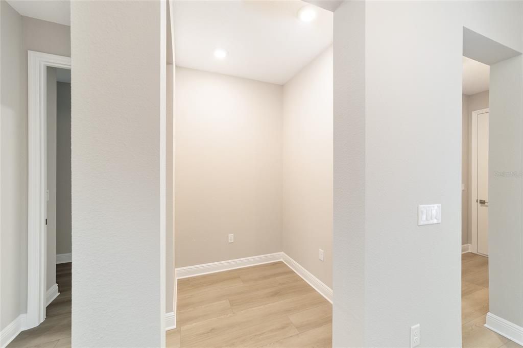 For Sale: $470,000 (3 beds, 3 baths, 2373 Square Feet)