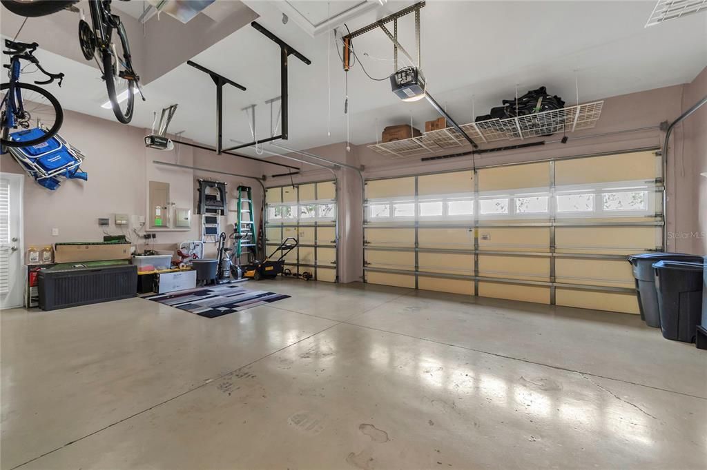 Activo con contrato: $755,000 (3 camas, 3 baños, 2591 Pies cuadrados)