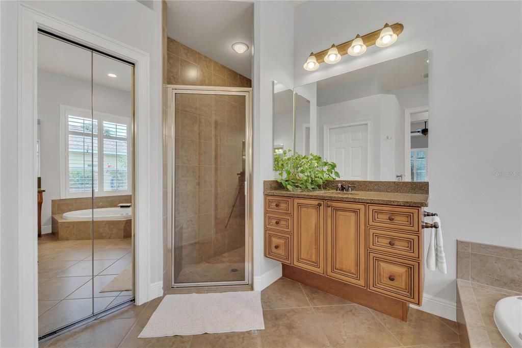 Activo con contrato: $755,000 (3 camas, 3 baños, 2591 Pies cuadrados)