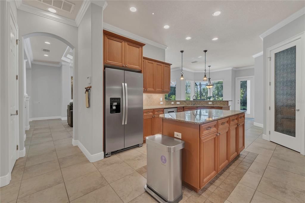 Activo con contrato: $755,000 (3 camas, 3 baños, 2591 Pies cuadrados)