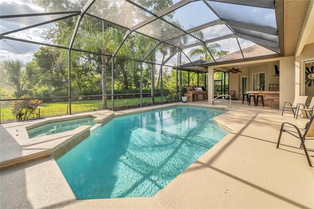 Activo con contrato: $755,000 (3 camas, 3 baños, 2591 Pies cuadrados)