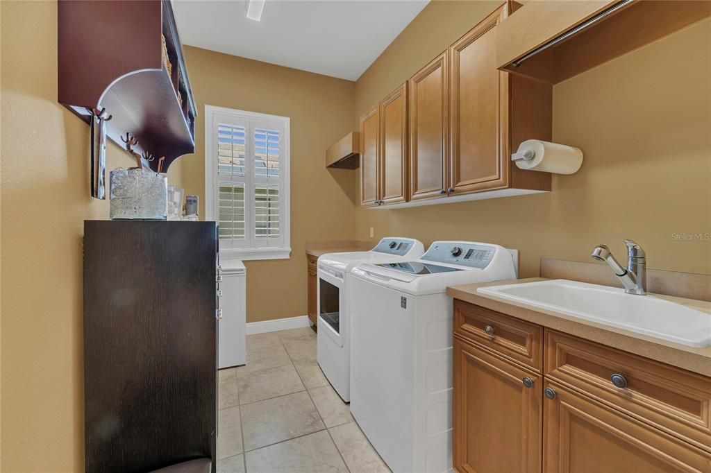 Activo con contrato: $755,000 (3 camas, 3 baños, 2591 Pies cuadrados)