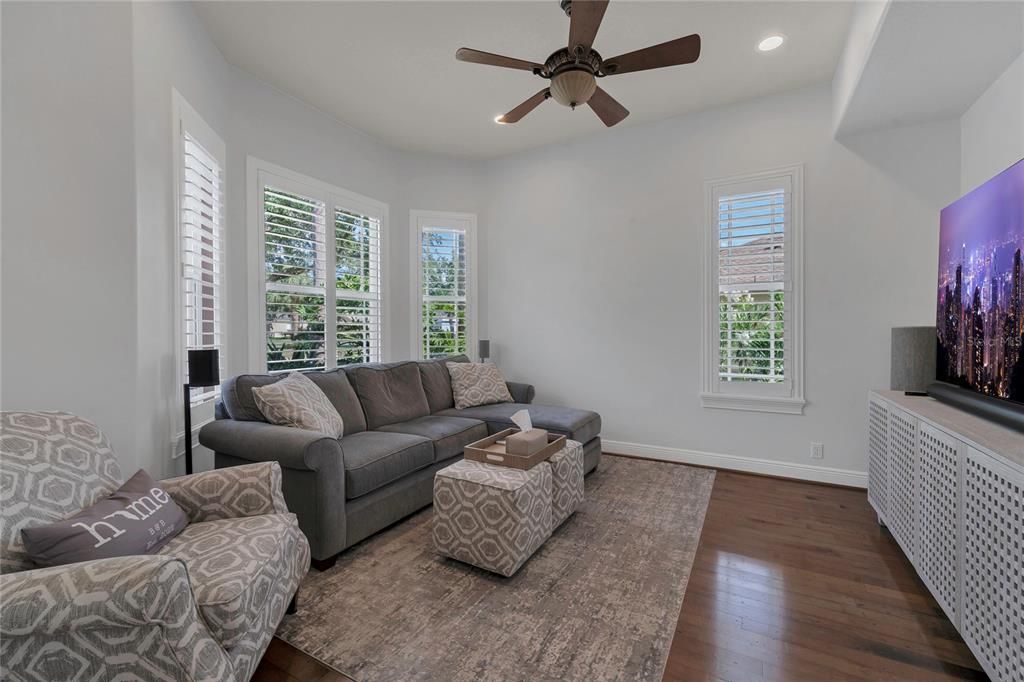 Activo con contrato: $755,000 (3 camas, 3 baños, 2591 Pies cuadrados)