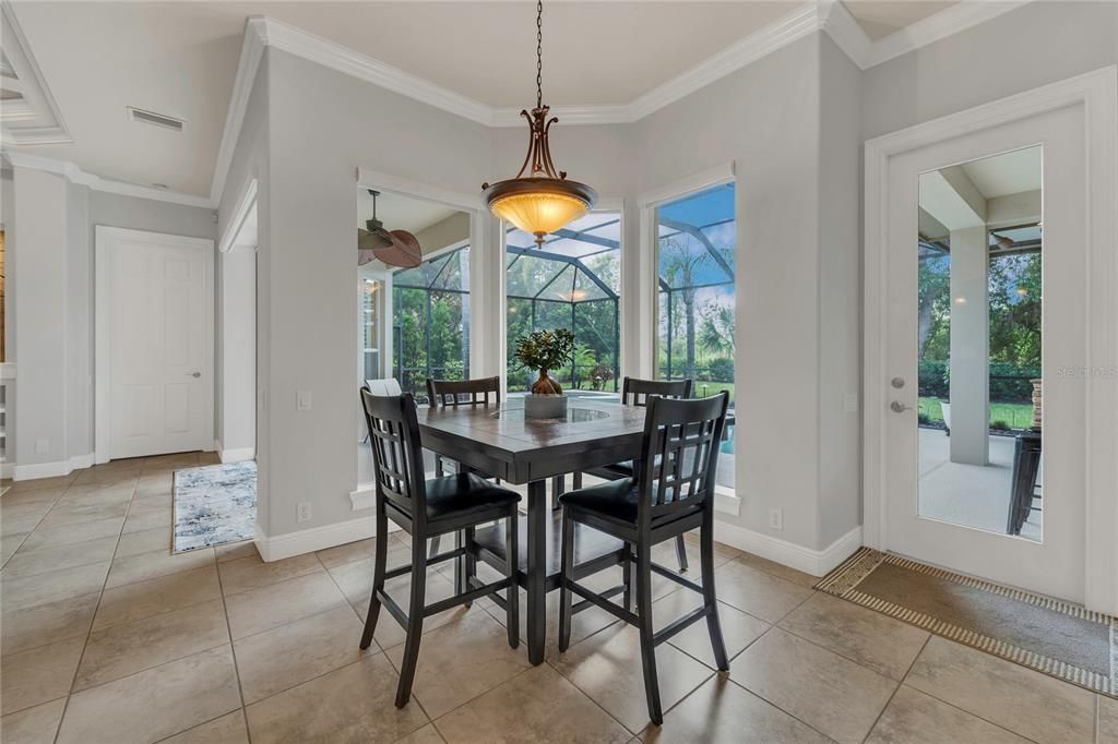 Activo con contrato: $755,000 (3 camas, 3 baños, 2591 Pies cuadrados)