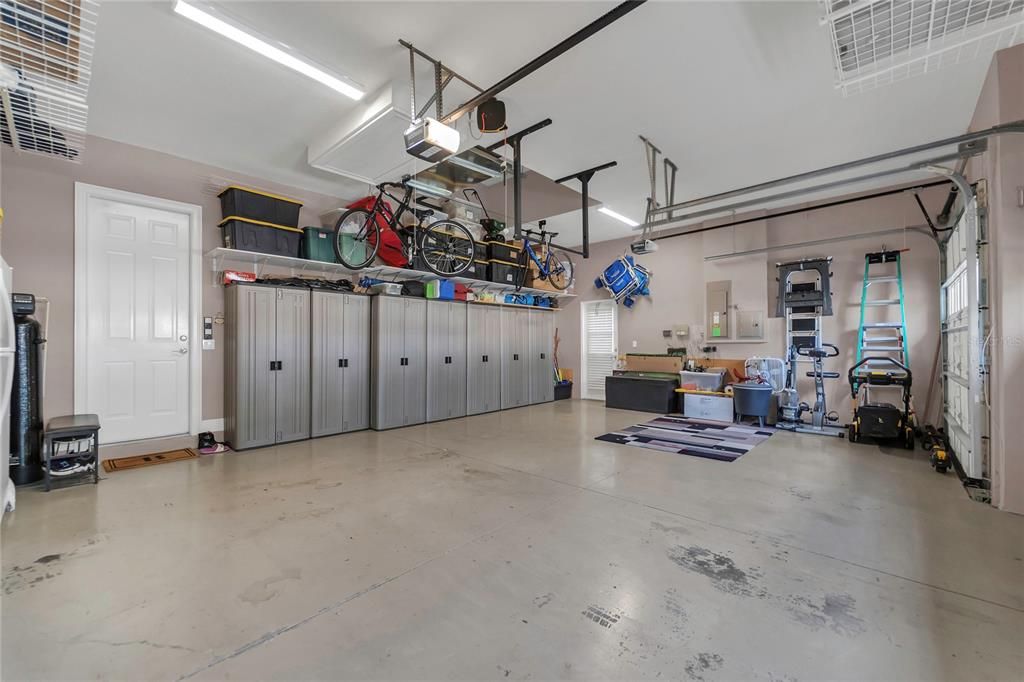 Activo con contrato: $755,000 (3 camas, 3 baños, 2591 Pies cuadrados)