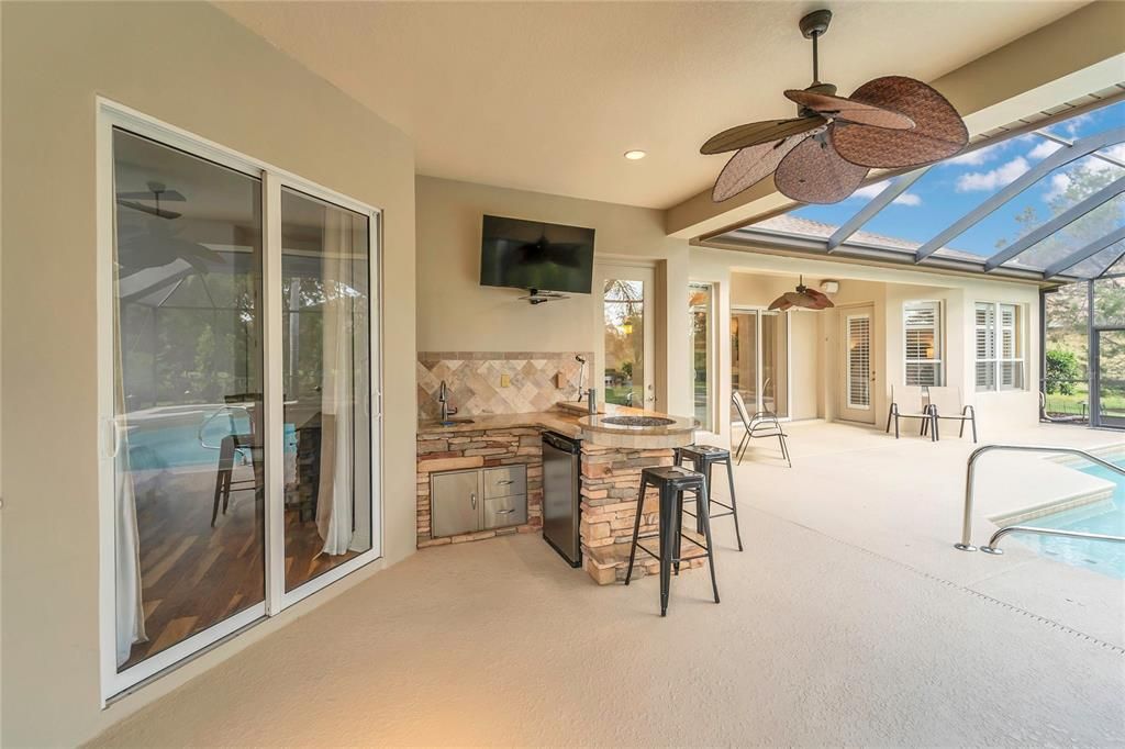 Activo con contrato: $755,000 (3 camas, 3 baños, 2591 Pies cuadrados)